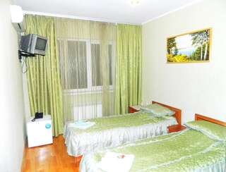 Отель Тукан Одесса Стандартный двухместный номер с 2 отдельными кроватями-2