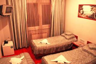 Отель Тукан Одесса Стандартный трехместный номер-4