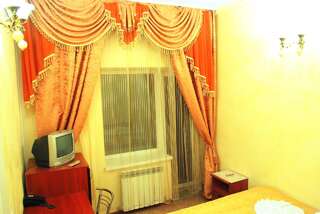 Отель Тукан Одесса Стандартный двухместный номер с 1 кроватью-2